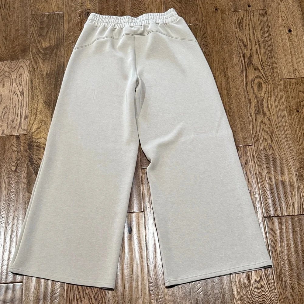 NWOT Spanx AirEssentials Wide Leg Pant Ashwood Sz M - Picture 3 of 3